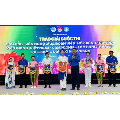 Hoạt động trao giải trong cuộc thi